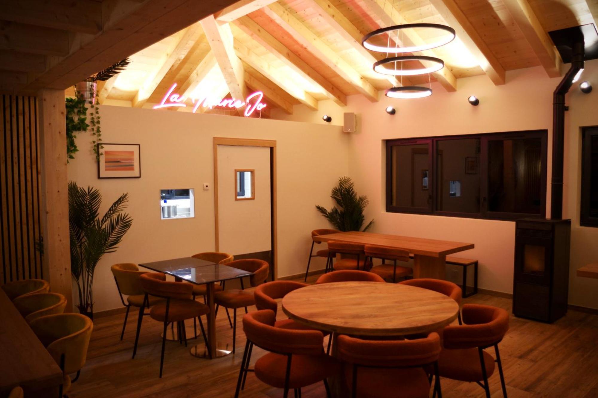 1861 Chatel Hostel Екстериор снимка