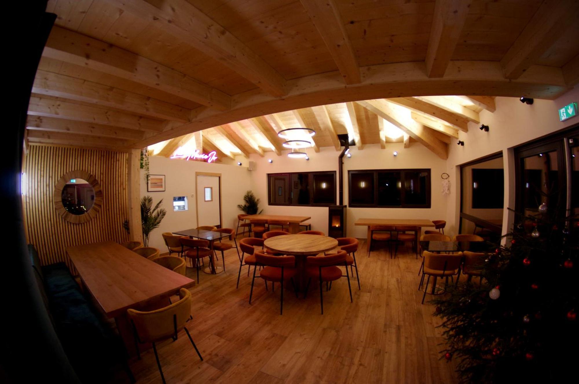 1861 Chatel Hostel Екстериор снимка